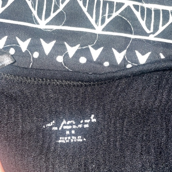 Black Cropped Tank Top - Picture 3 of 3